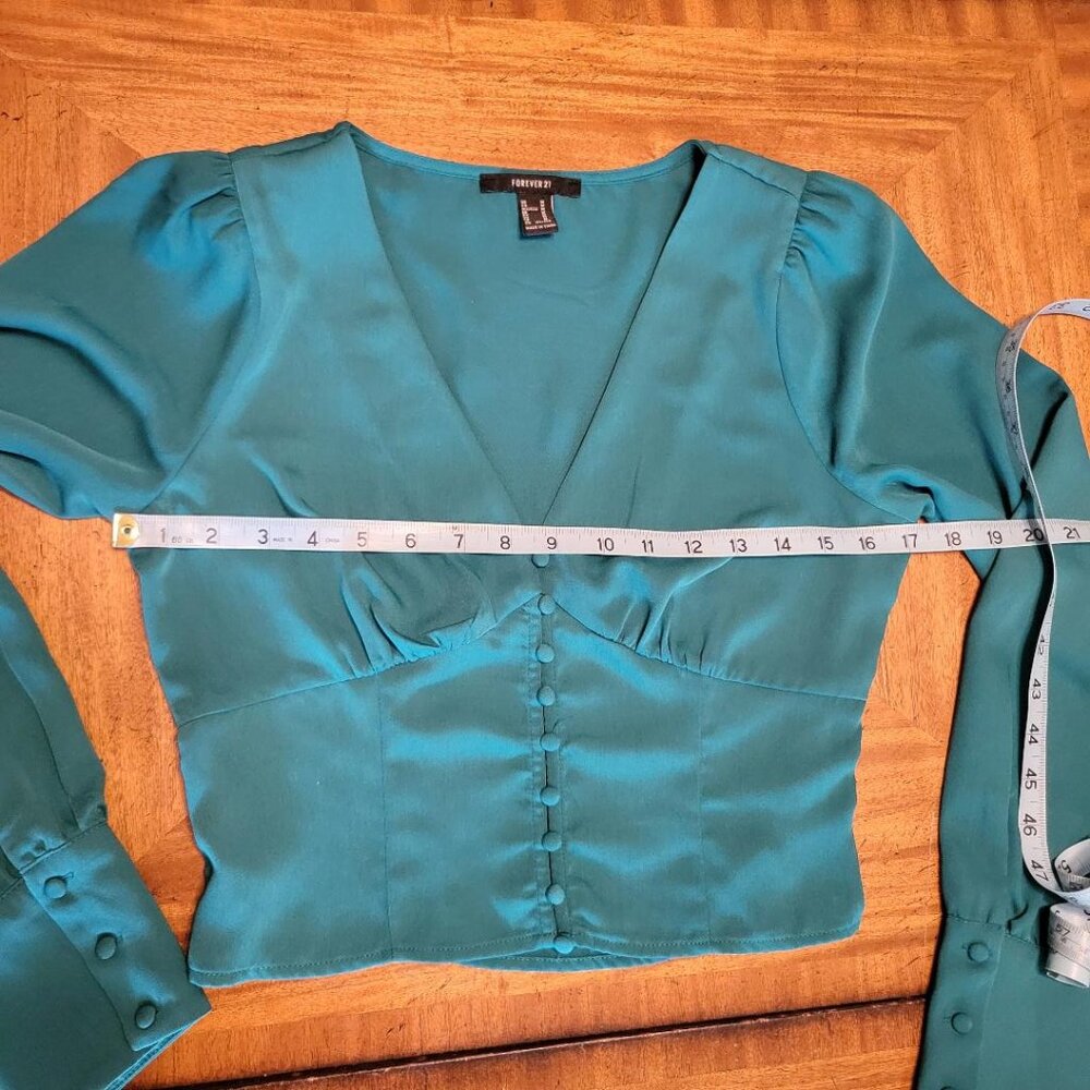 Forever 21 Green Satin Cropped Blouse - Picture 9 of 9